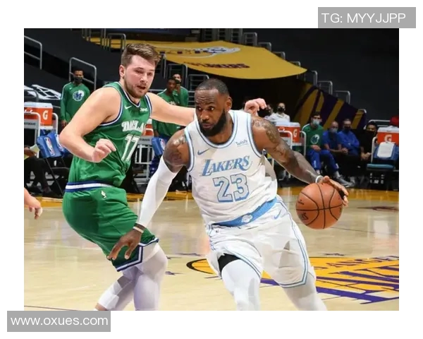 76人对阵黄蜂精彩对决比分揭晓球迷热议比赛亮点与表现分析